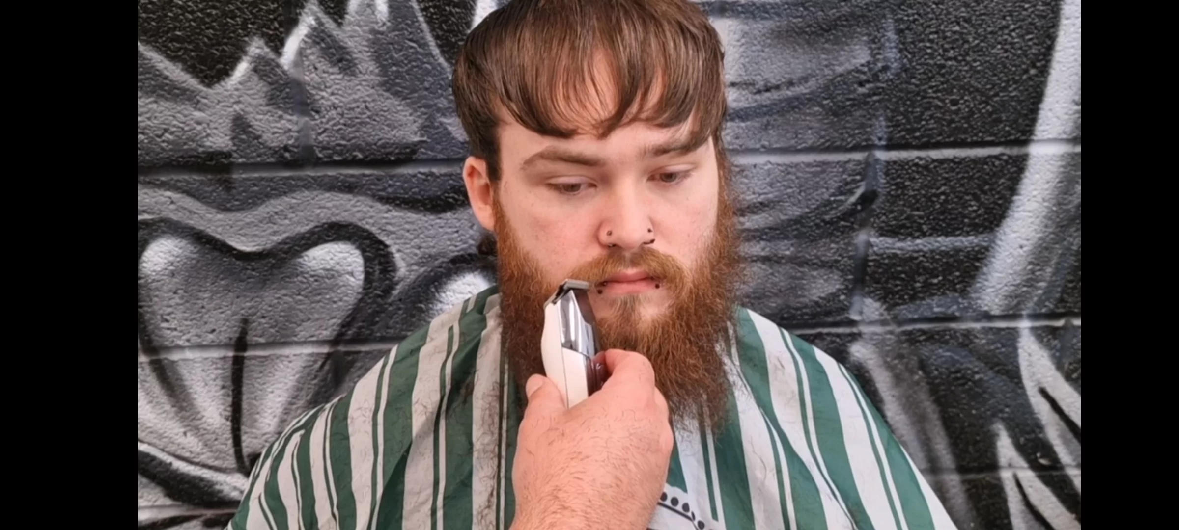 BK BARBER - POINT CUTTING AND REFINING A FADE