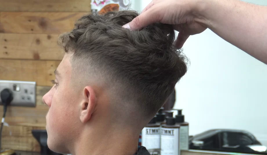 BK BARBER - POINT CUTTING AND REFINING A FADE